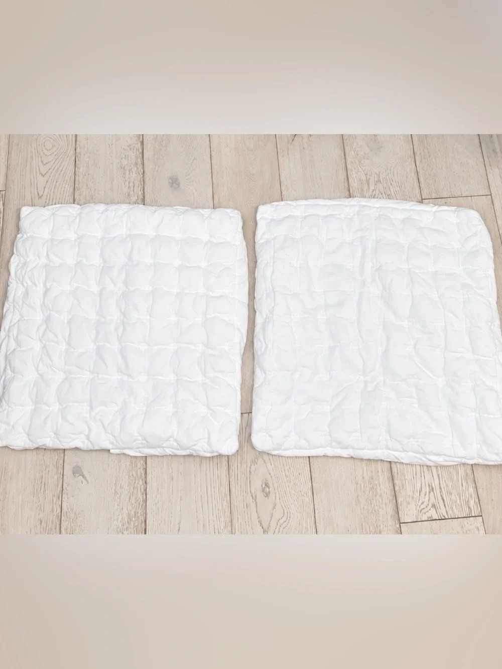 Parachute linen box quilted Euro sham set of 2 white 26x26” pristine immaculate